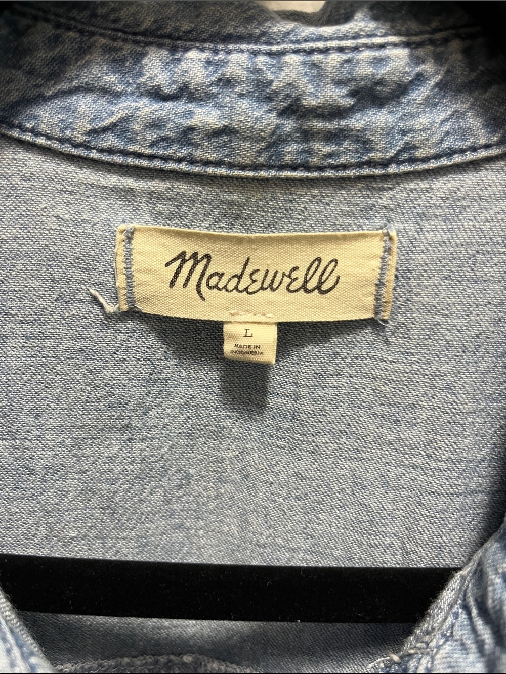 Madewell Woman’s Light Blue Short-Sleeve Denim Button-Up Shirt - Picture 3 of 4